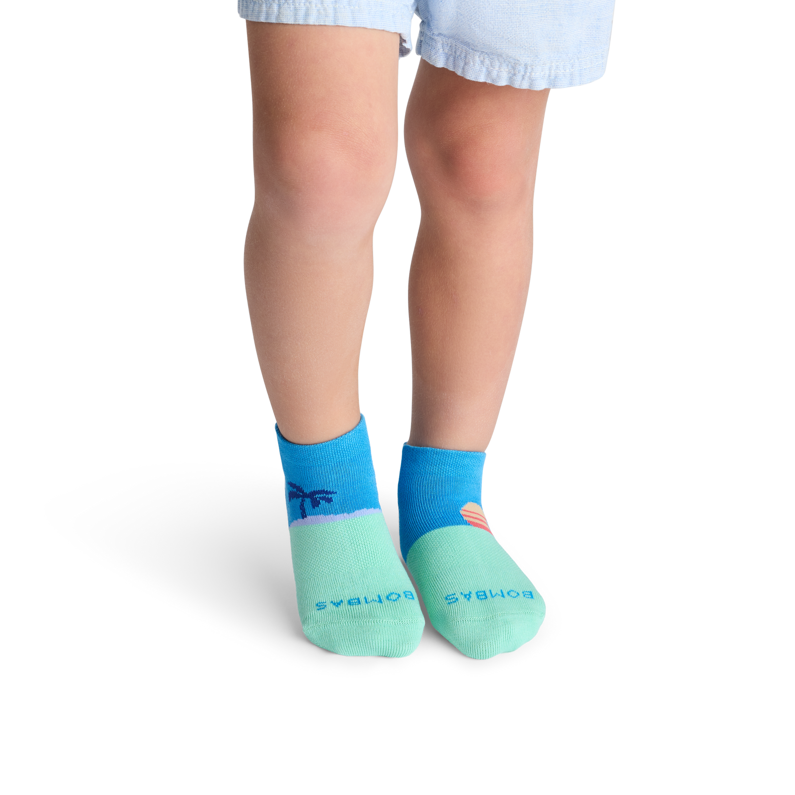 official-bombas::10411-ceruleansky-junior-unisex-onmodel-2-transparent-_1_.png
