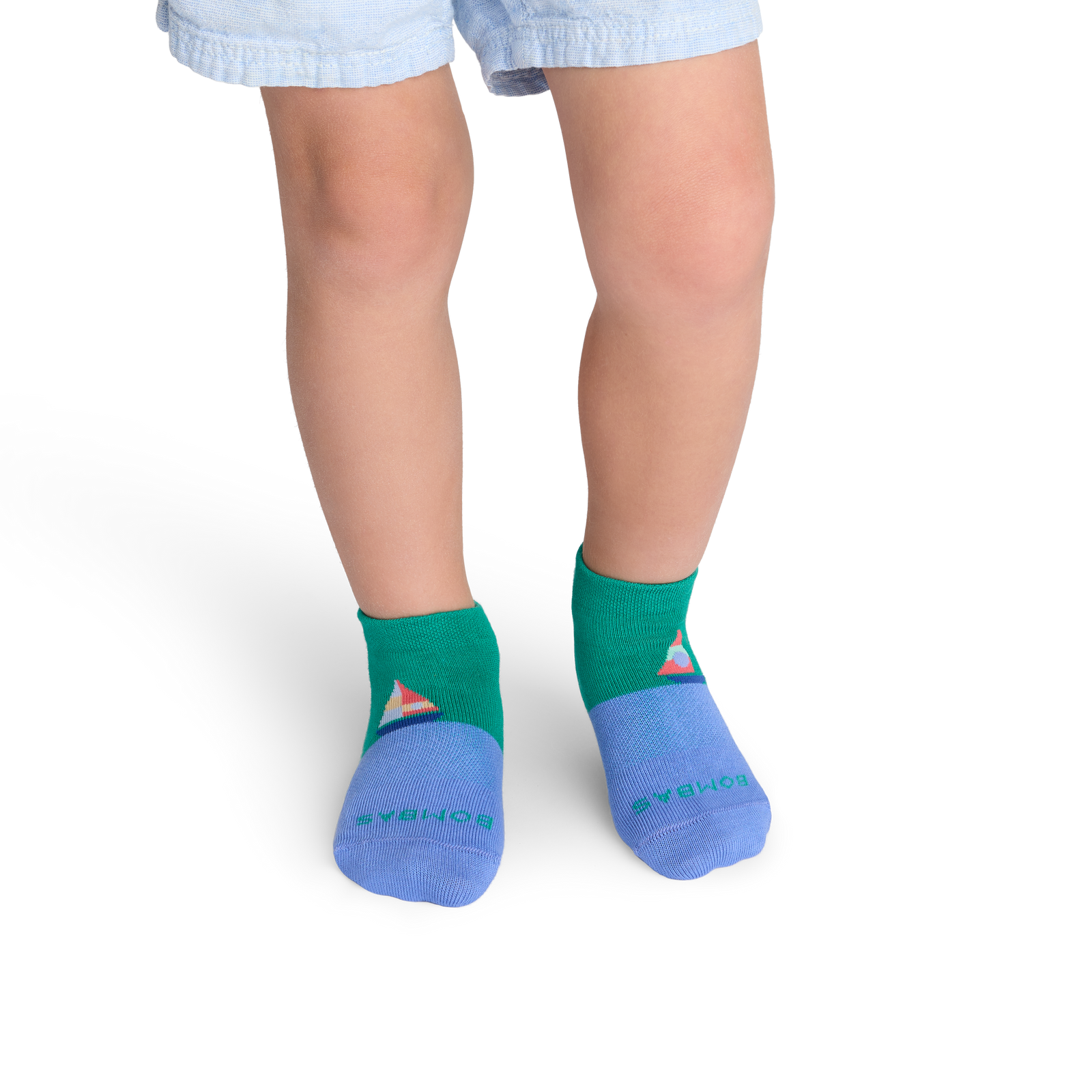 official-bombas::10412-kellygreen-junior-unisex-onmodel-2-transparent.png