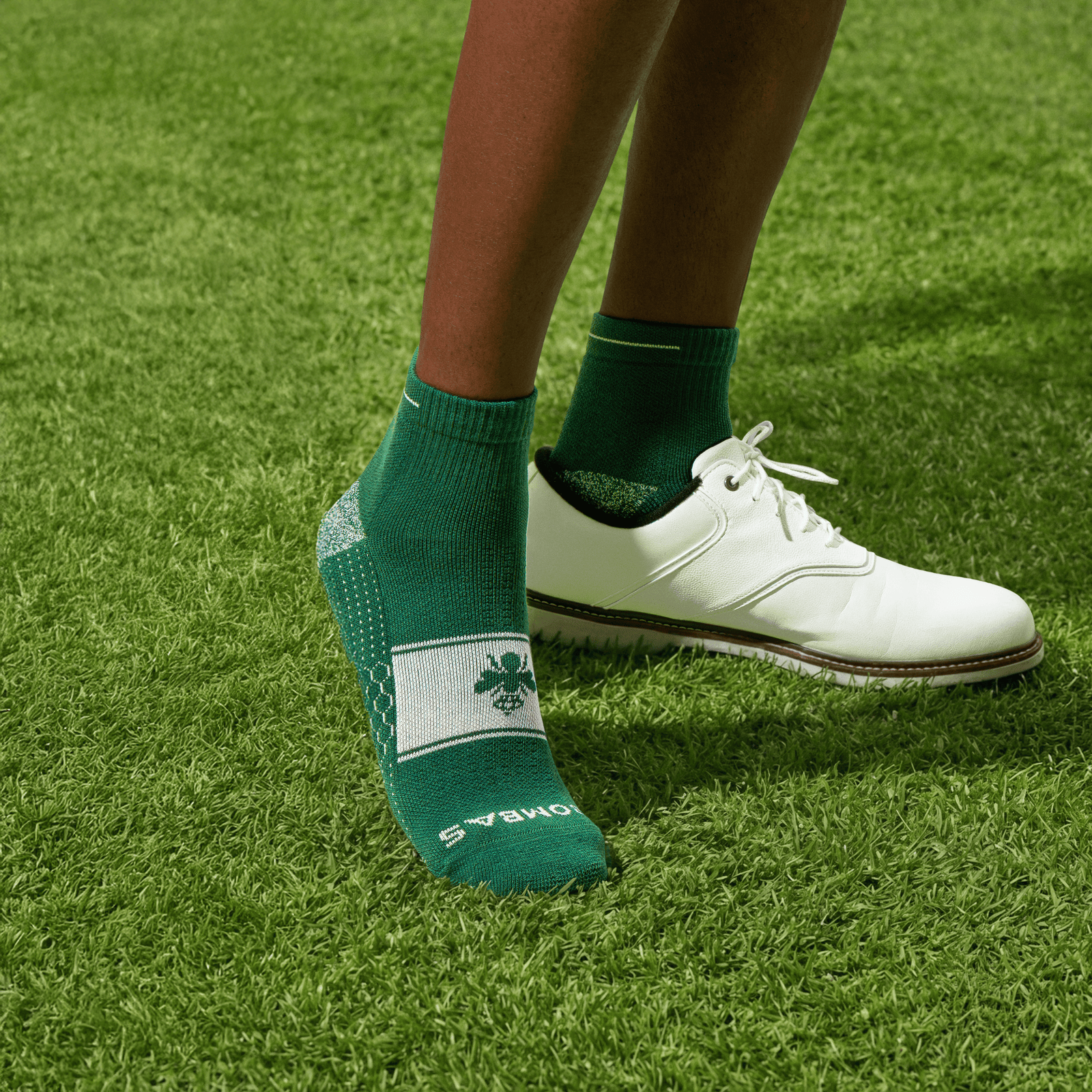 official-bombas::10420-mountaingreen-adult-male-onmodel-0-transparent.png