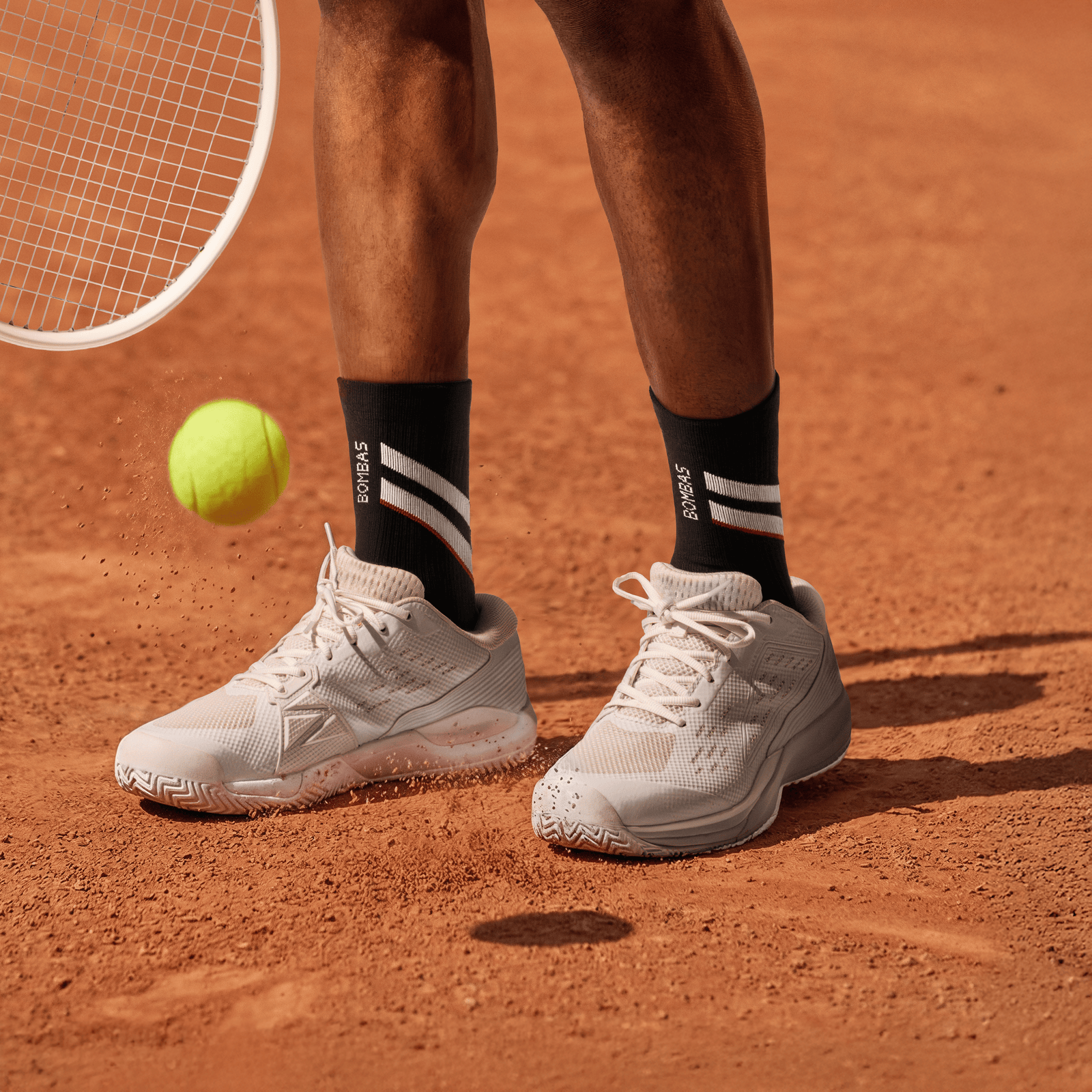 official-bombas::10448-black-adult-male-onmodel-0-transparent.png