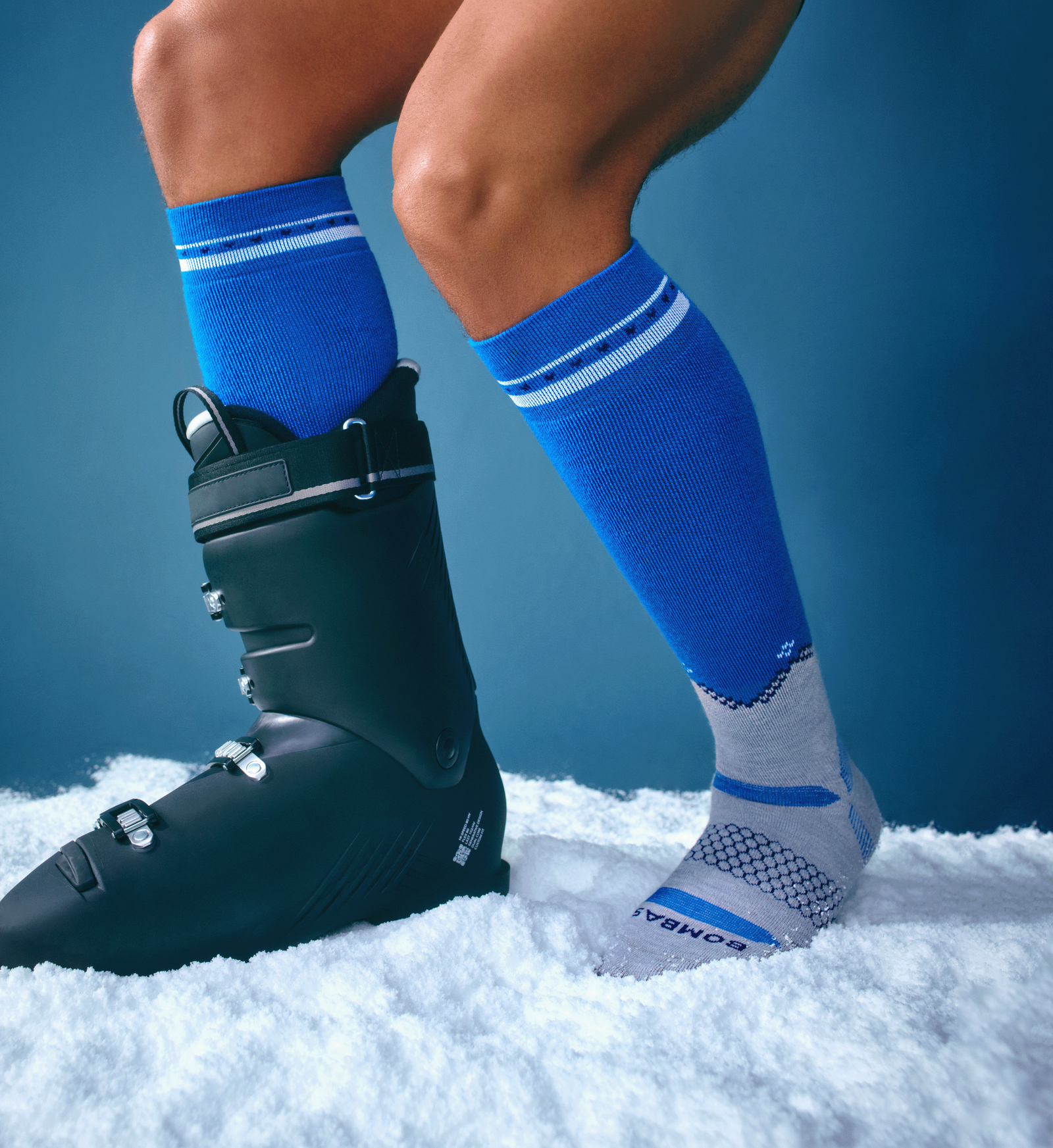 official-bombas::9715-moonlagoon-adult-unisex-onmodel-0-transparent.png