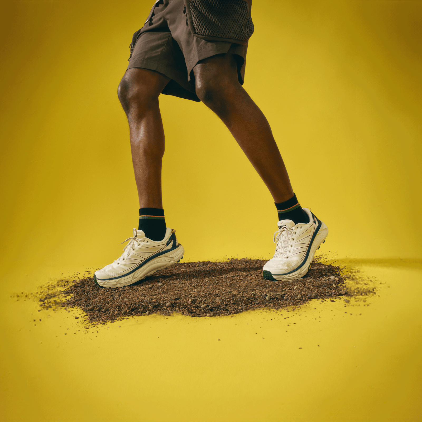official-bombas::m-hiking-quarter-lifestyle-transparent.png